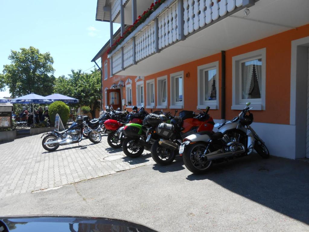 Landgasthof Schutzen Hotel Tengen Exterior photo
