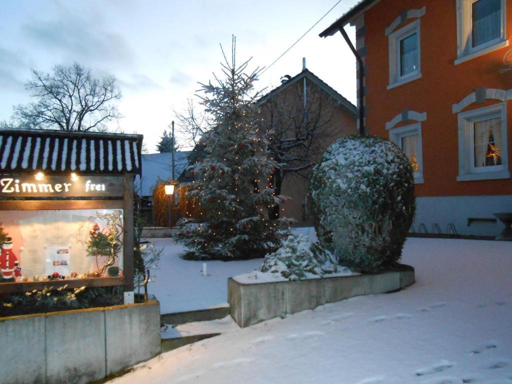 Landgasthof Schutzen Hotel Tengen Exterior photo